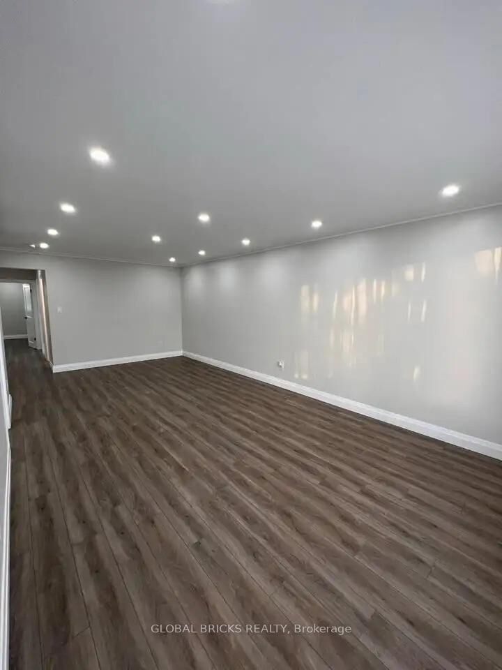 Property Photo: 49 Argyle Crescent Upper ON L6T 1M9