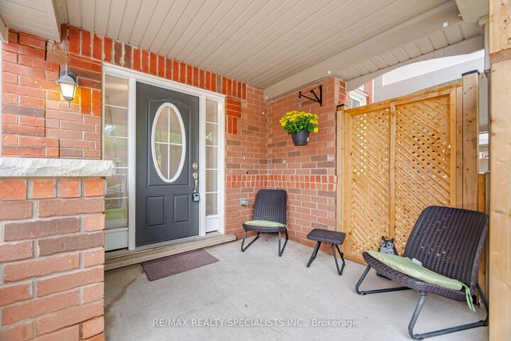 Property Photo:  220 Mortimer Crescent  ON L9T 8N8 