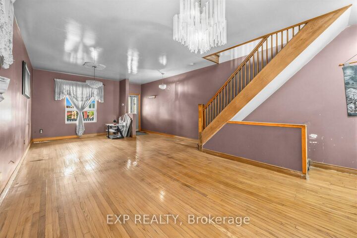 Property Photo:  511 Carlaw Avenue  ON M4K 3J3 