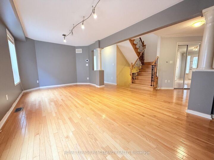 Property Photo:  8 Maffey Crescent  ON L4S 0A8 