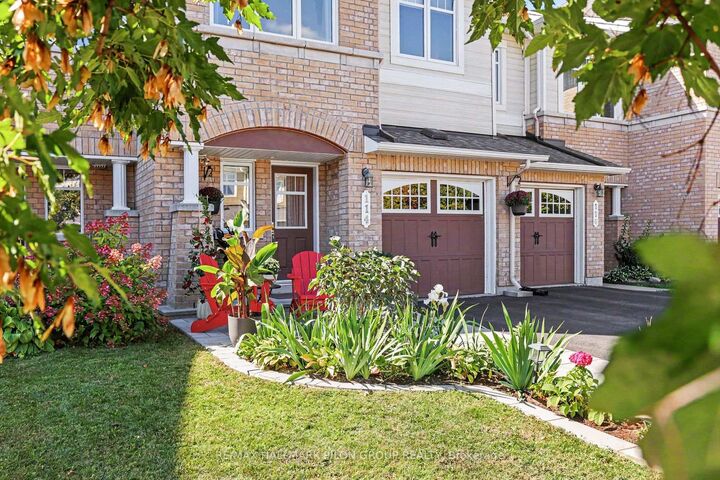 Property Photo:  114 Waterfern Way  ON K4A 0T4 