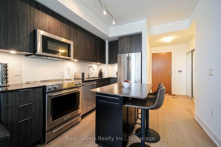 Property Photo:  20 Shore Breeze Drive 3103  ON M8V 0C7 