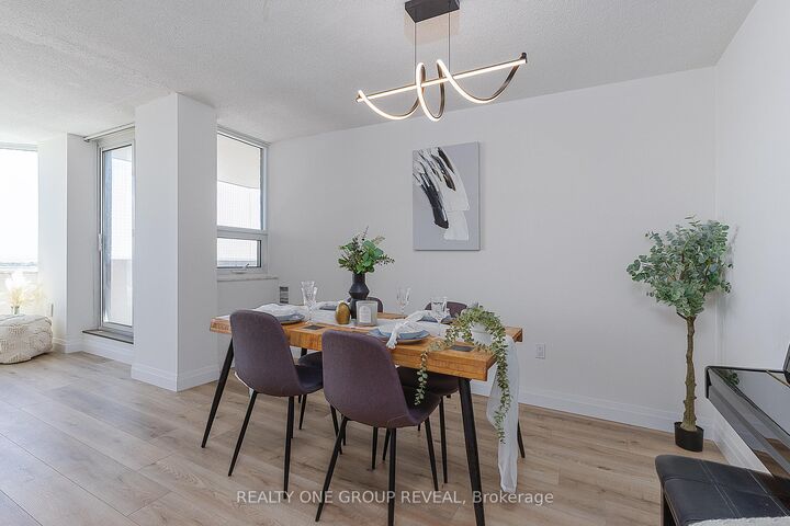 Property Photo:  121 Ling Road 1509  ON M1E 4Y2 