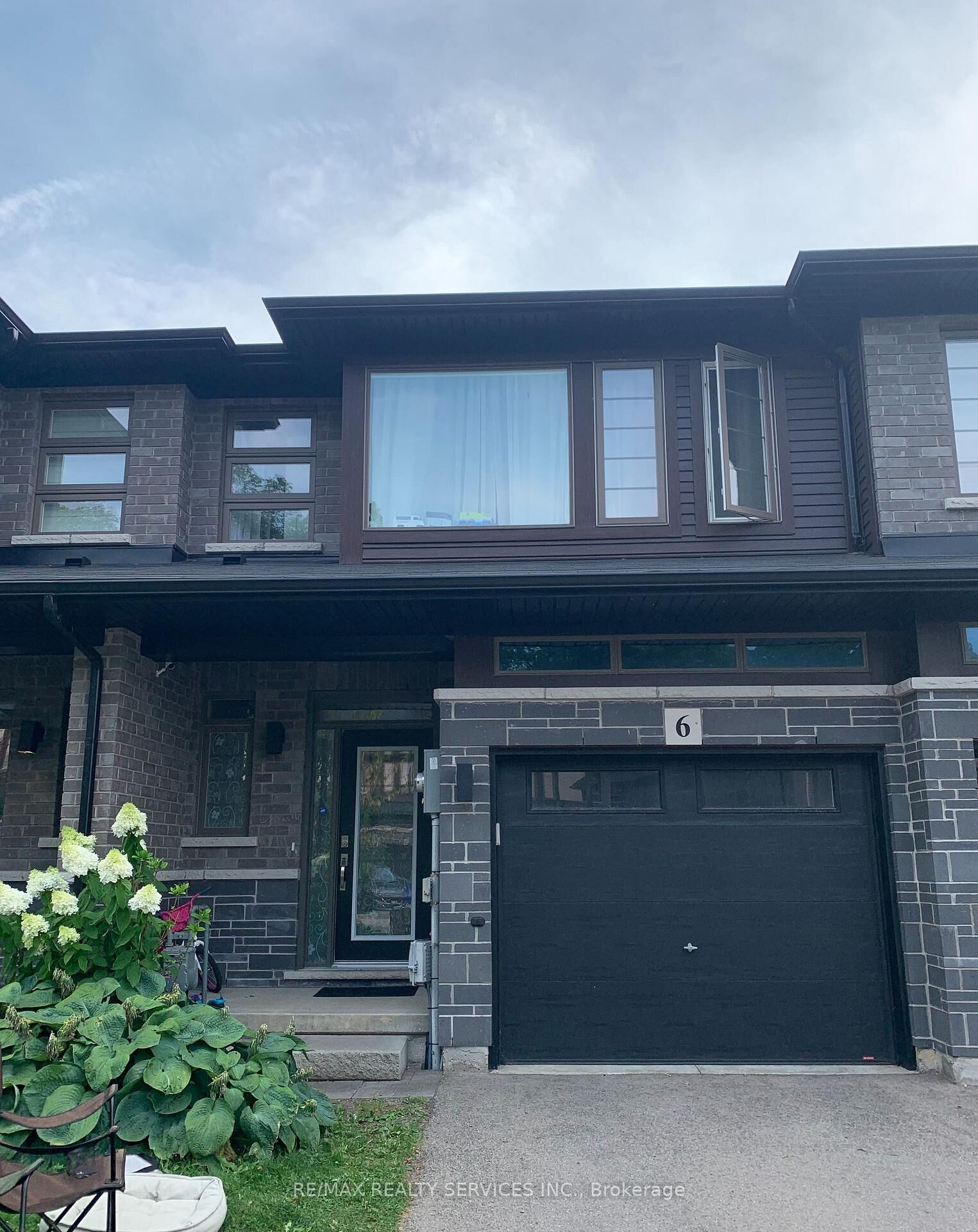 Property Photo:  6 Shay Lane  ON L9G 3K9 