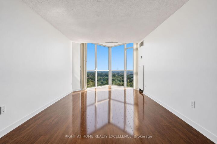 Property Photo:  7 Concorde Place 3703  ON M3C 3N4 