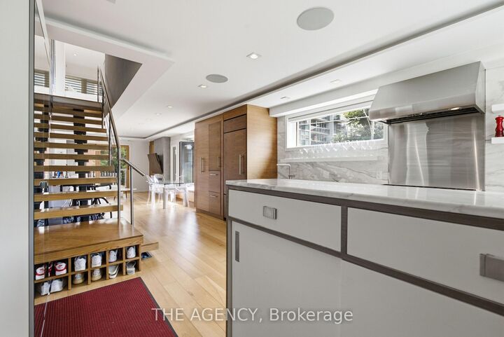 Property Photo:  570 Wellington Street 14A  ON M5V 2X5 