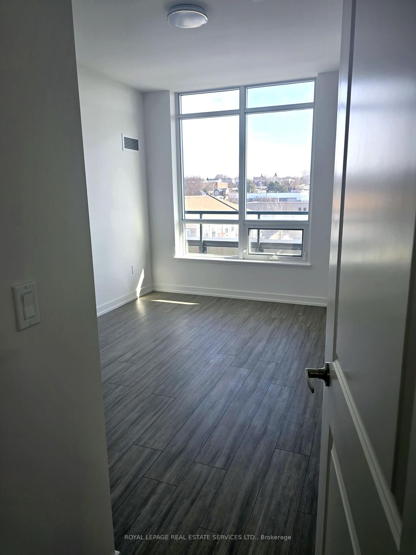 Property Photo:  1010 Dundas Street Ph05  ON L1N 2K2 