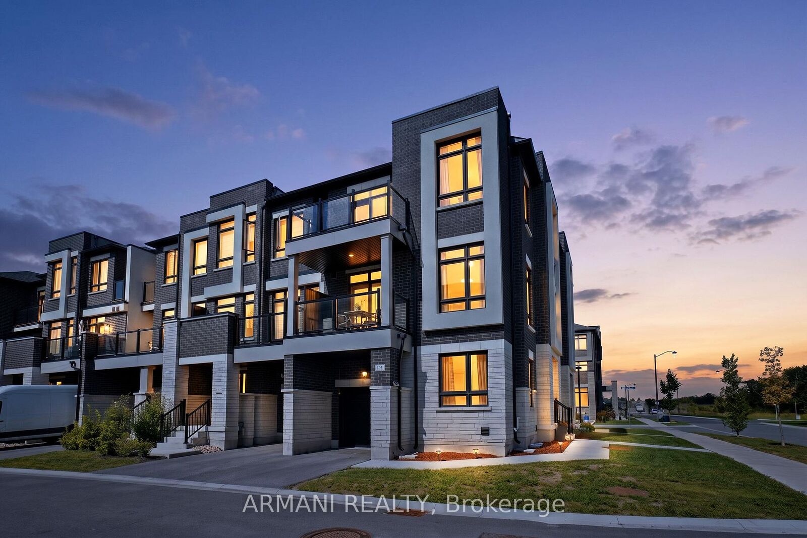 Property Photo:  86 Riley Reed Lane  ON L4S 0M3 