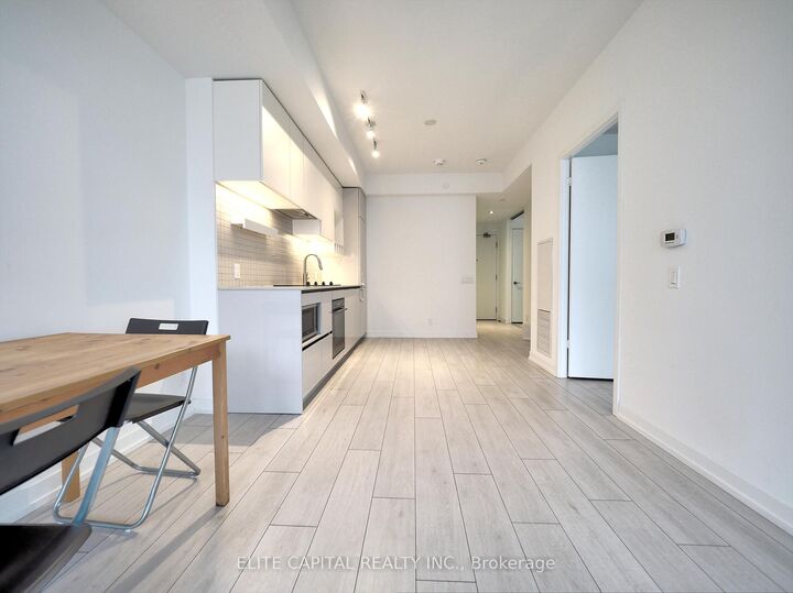 Property Photo:  5 Buttermill Avenue 702  ON L4K 0J5 