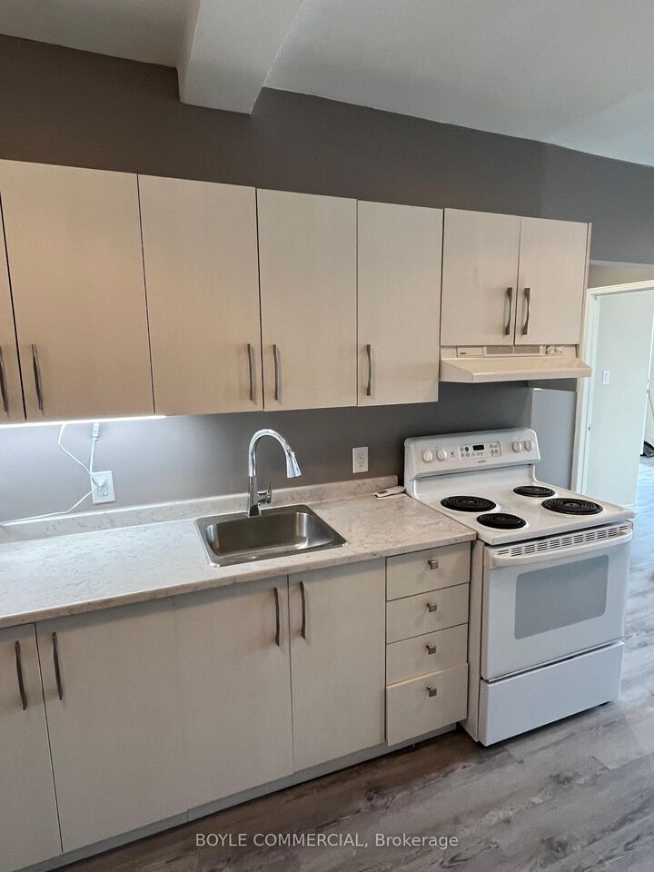 Property Photo:  792-794 Eglinton Avenue  ON M4G 2L1 