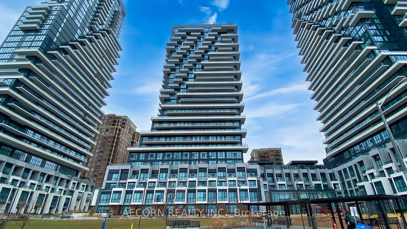 Property Photo:  20 Inn On The Park Dr Drive 2530  ON M3C 0P8 