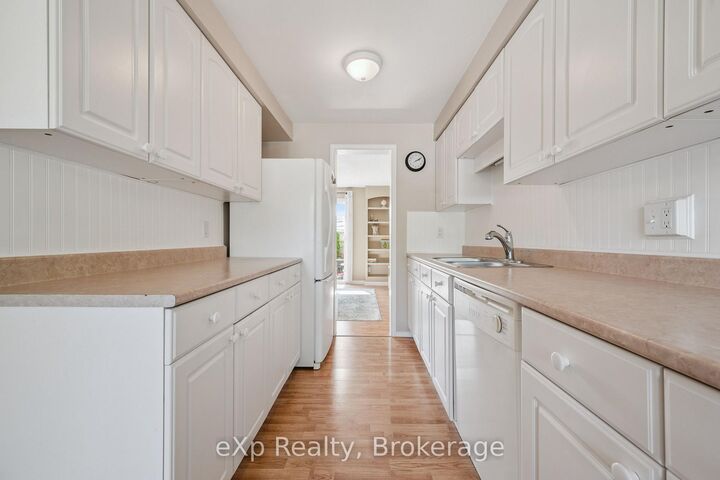 Property Photo: 40 Silvercreek Parkway N 44 ON N1H 7X5