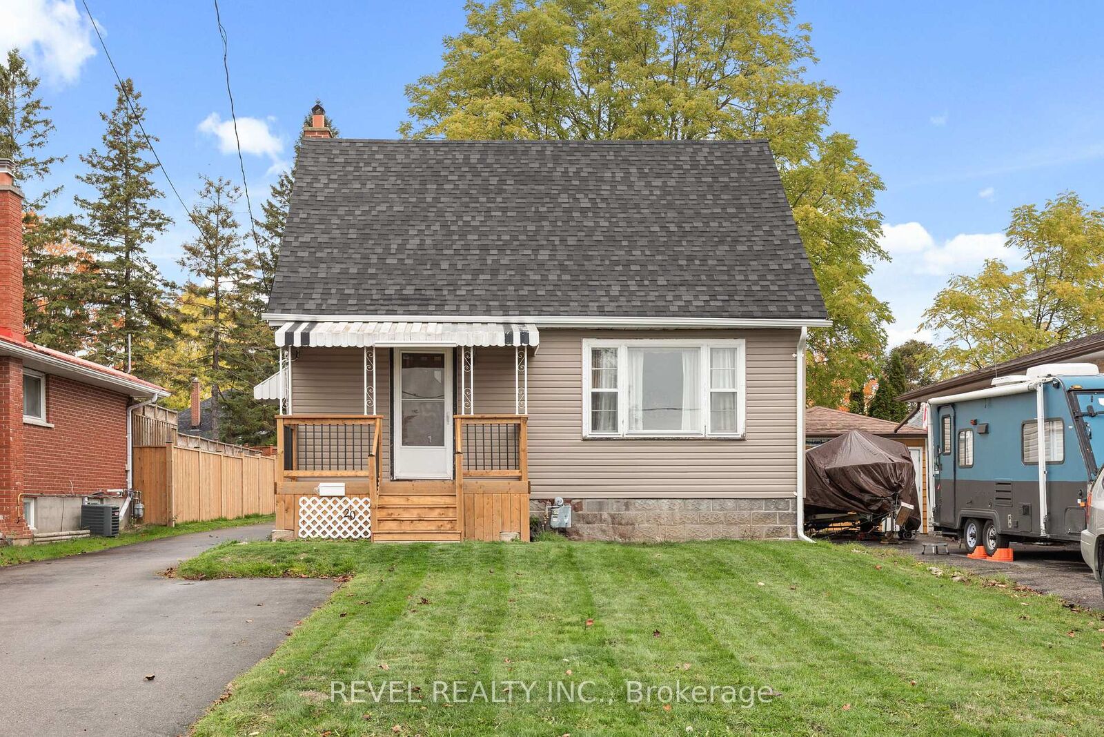 Property Photo:  20 Division Street  ON K9V 4S1 