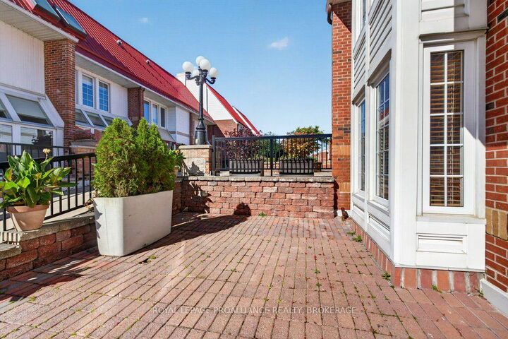 Property Photo:  1 Place D'Armes N/A 39  ON K7K 6S1 