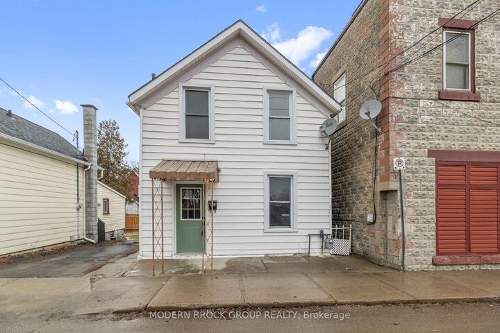Property Photo:  108 George Street  ON K6V 3V9 