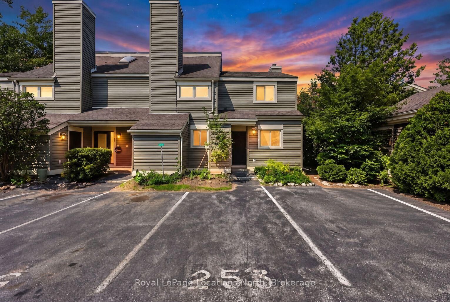 Property Photo:  13 Harbour Street W 253  ON L9Y 5B4 