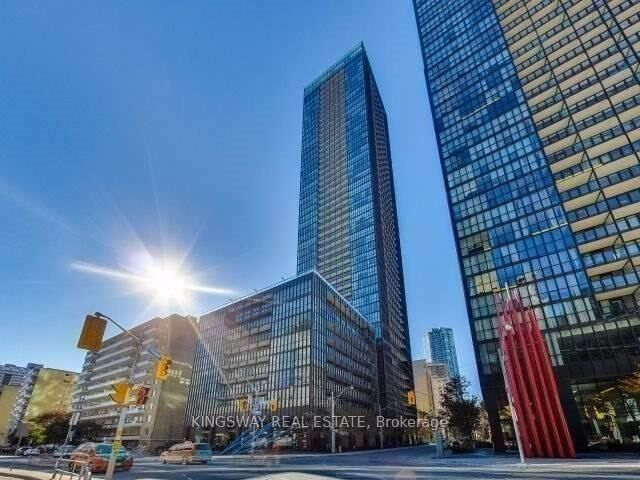 Property Photo:  101 Charles Street E 4105  ON M4Y 1V2 