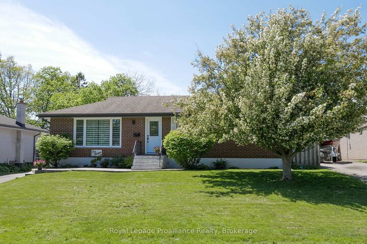 Property Photo:  112 Prospect Hill  ON K8V 2V3 