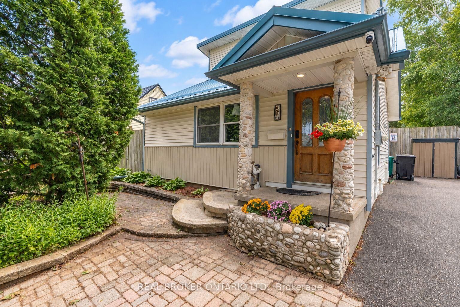 Property Photo:  35 Perth Road  ON N2M 3G6 
