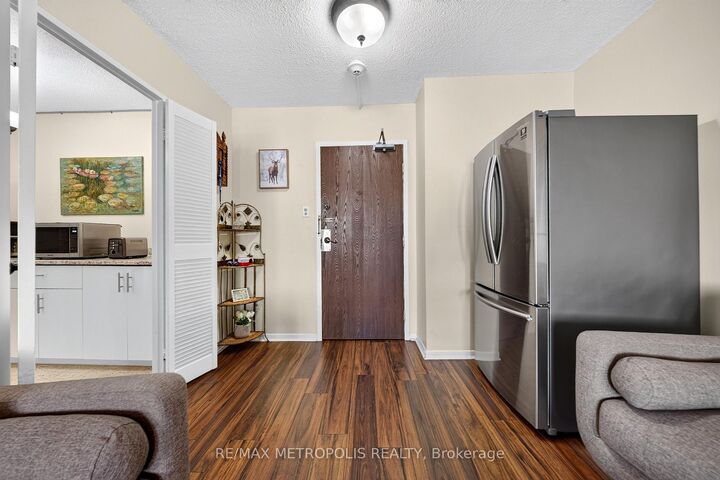 Property Photo:  1210 Radom Street 801  ON L1W 2Z3 