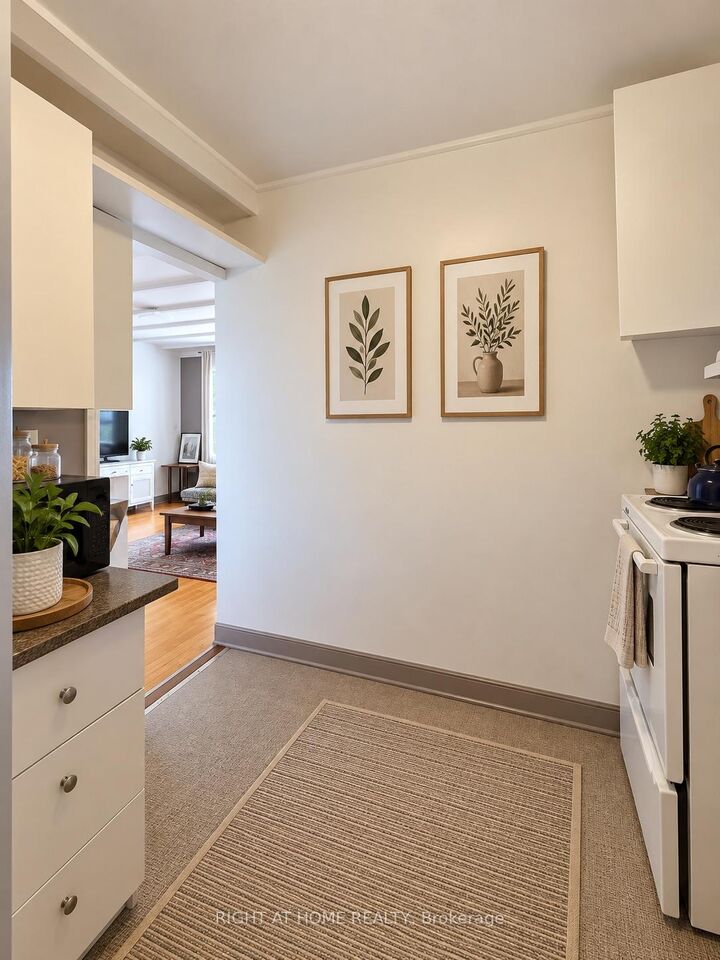 Property Photo:  2849 Kingston Road 1  ON M1M 1N2 