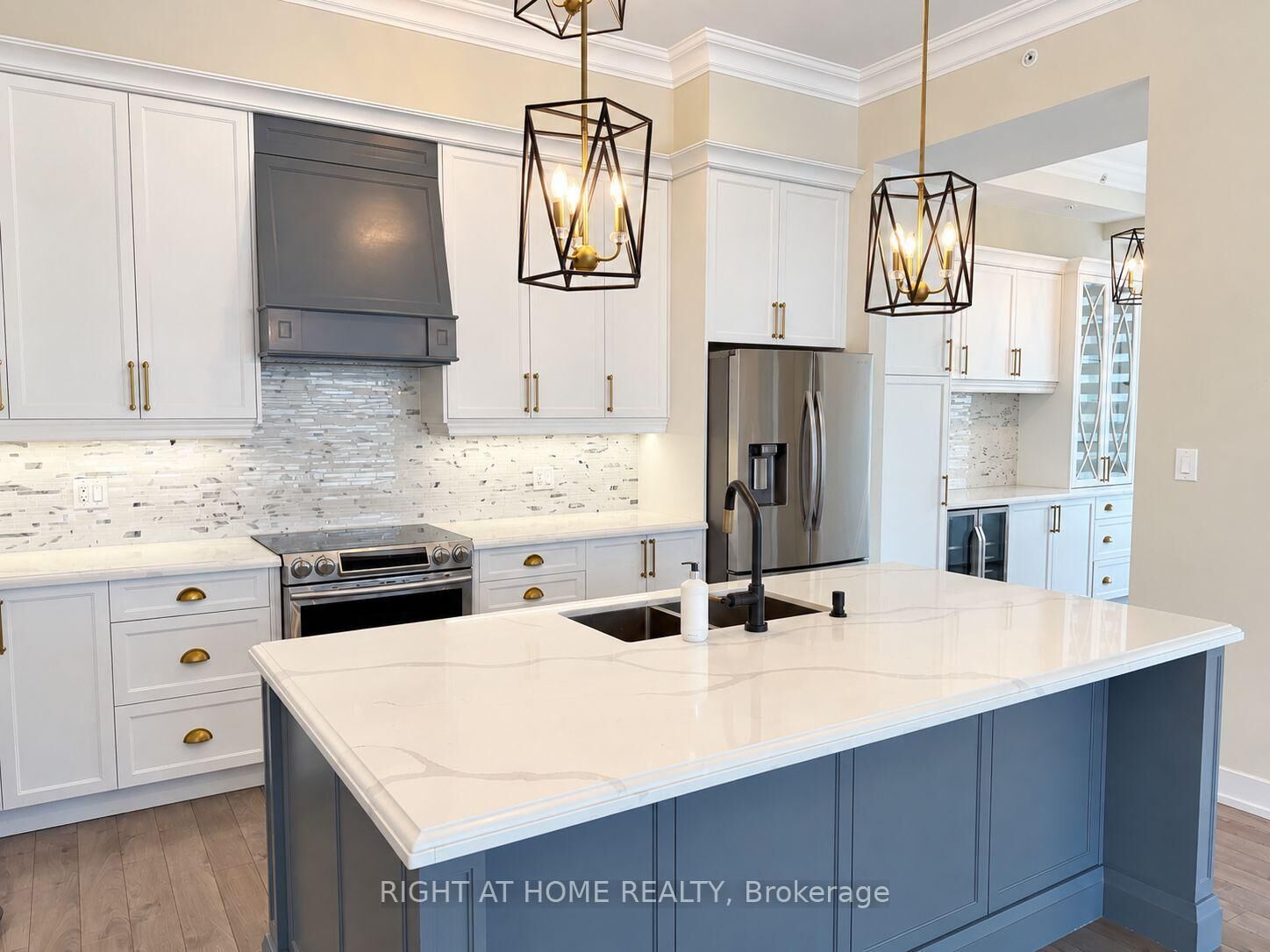 Property Photo:  150 Oak Park Boulevard 519  ON L6H 0E7 