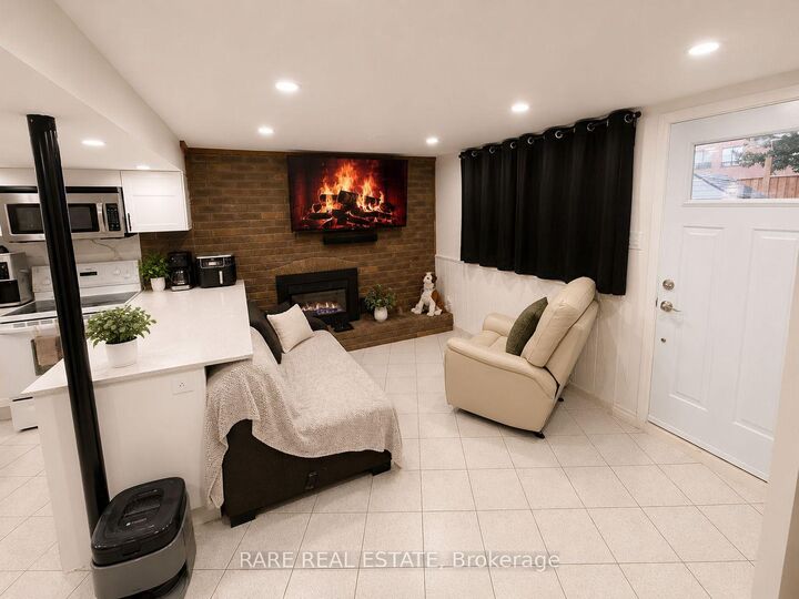 Property Photo:  130 Glen Shields Avenue 1  ON L4K 1T6 