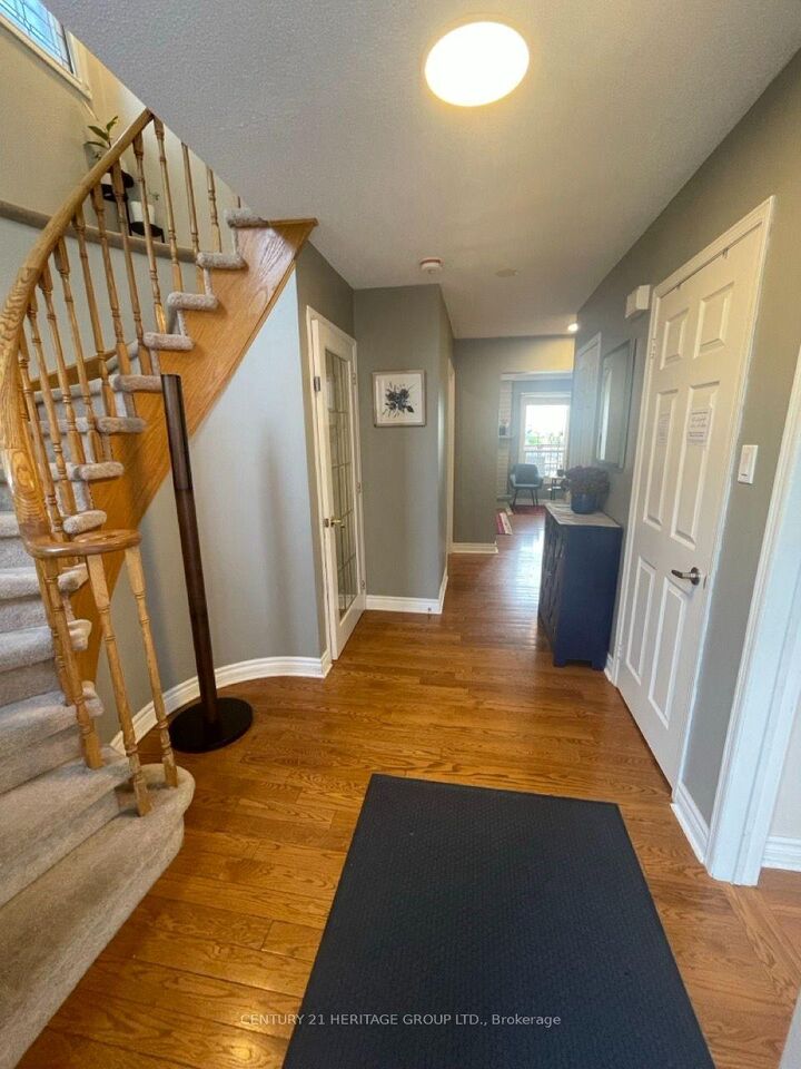 Property Photo:  6586 Snow Goose Lane Upper Level  ON L5N 5H4 