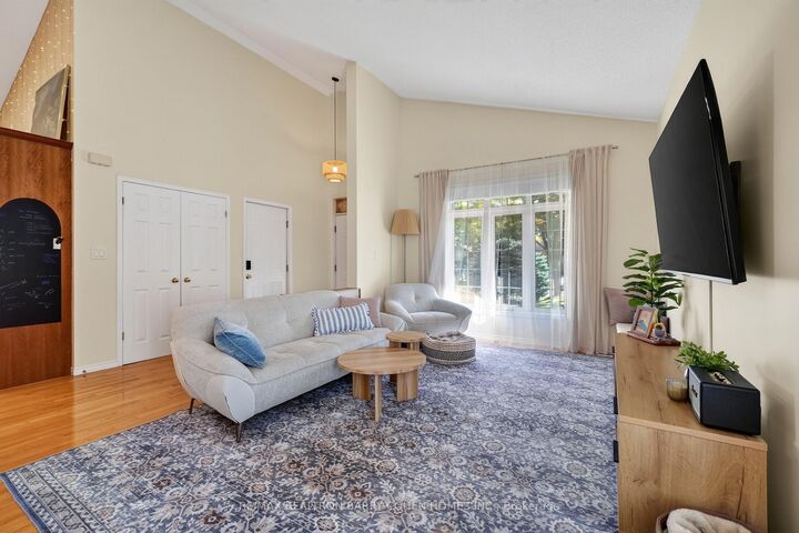 Property Photo:  1090 Shelborne Place  ON N5Z 5C1 