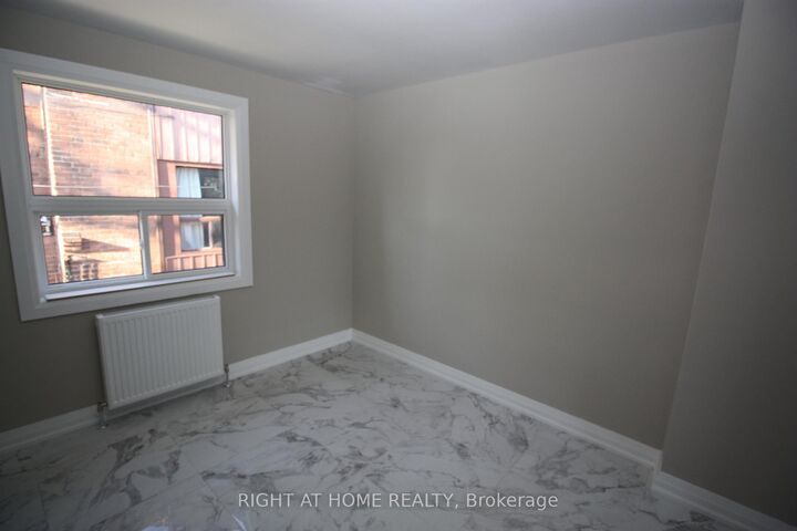 Property Photo:  2 Glen Gordon Road 4  ON M6P 1B8 