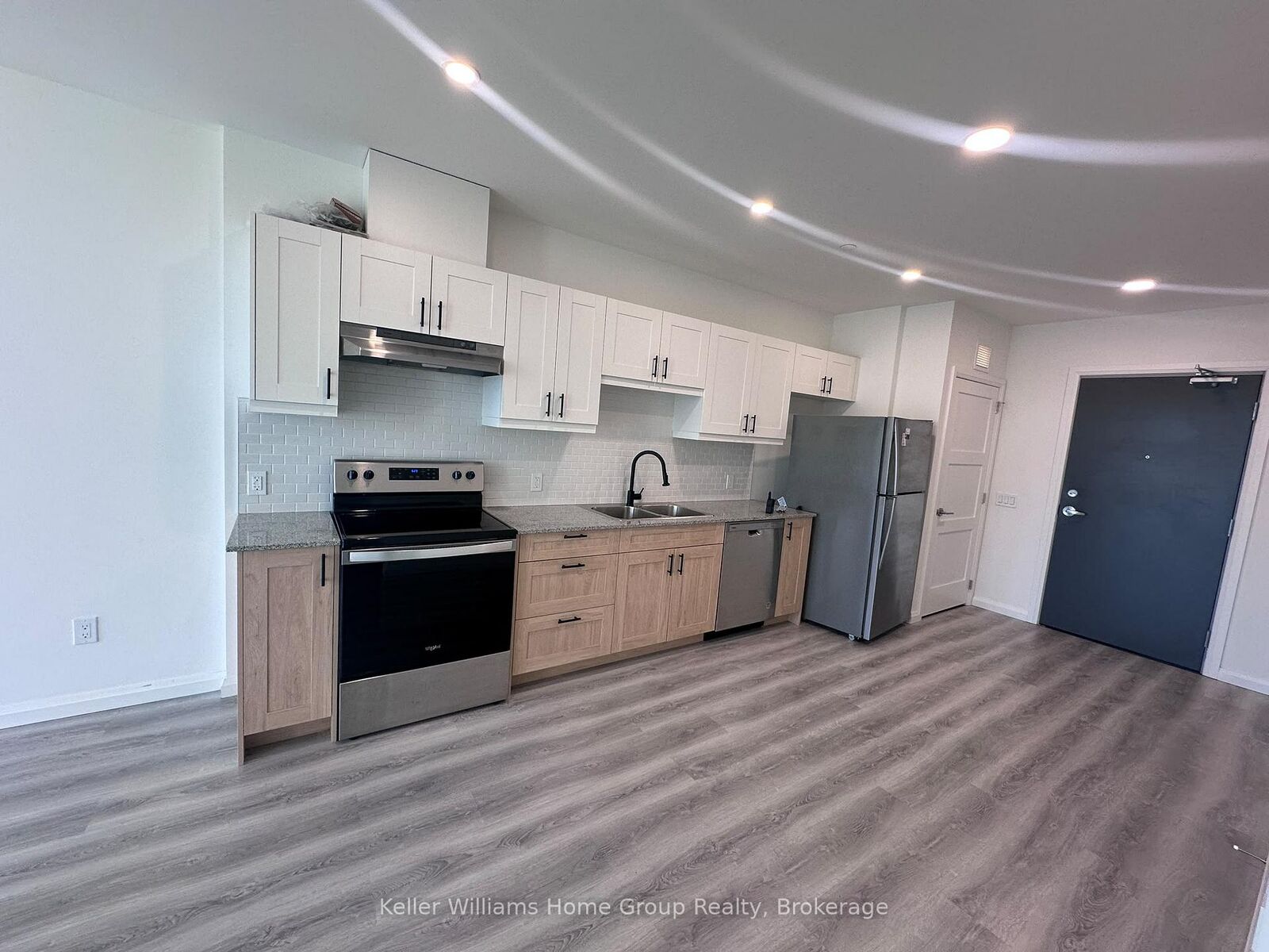 Property Photo:  191 Elmira Road S Ph10  ON N1K 0E5 