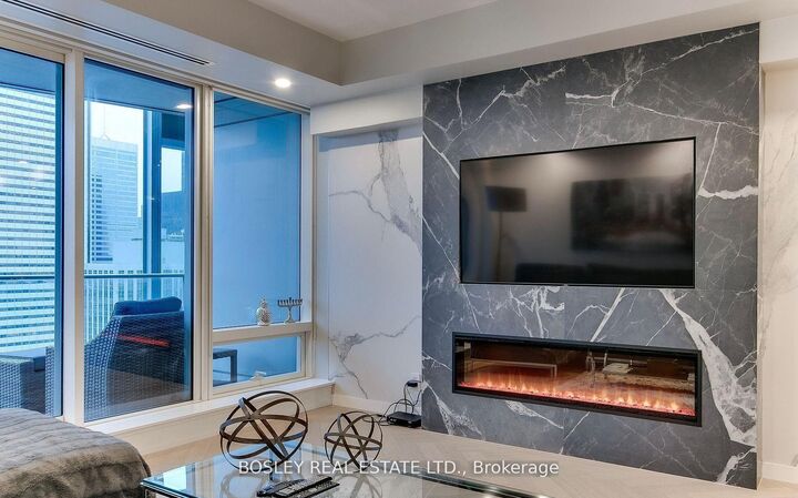 Property Photo:  180 University Avenue 4808  ON M5H 0A2 