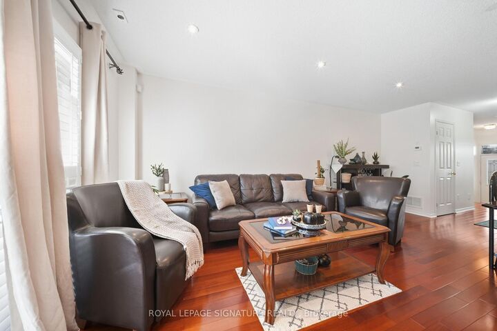 Property Photo:  83 Mondeo Drive 552  ON M1P 5B6 