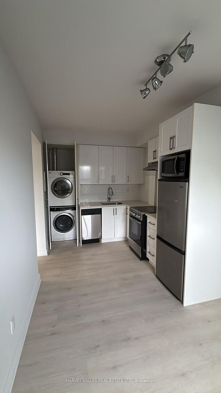 Property Photo:  741 Dovercourt Road 201  ON M6H 2X1 