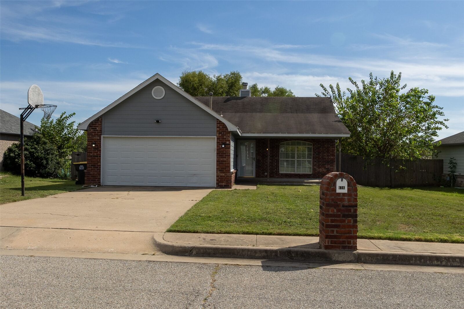 Property Photo: 616 W Dogwood Street OK 74429