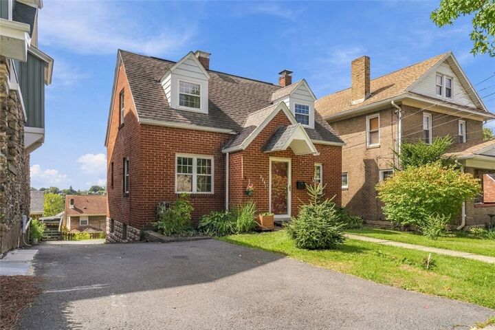 Property Photo: 284 Jonquil Pl PA 15228