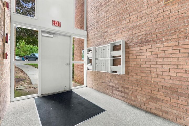 Property Photo:  913 Forest Green Dr  PA 15108 