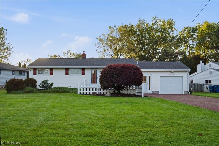 Property Photo: 5049 Tam O Shanter Drive OH 44514