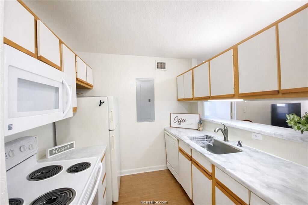 Property Photo:  515 Southwest Parkway 103  TX 77840 