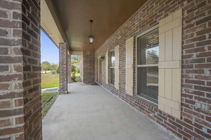 Property Photo: 13823 Cayuga Dr LA 70714