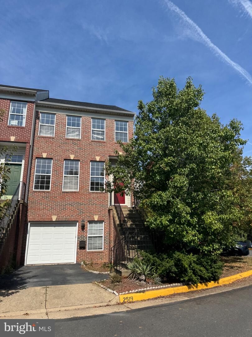 Property Photo: 2519 James Monroe Circle VA 20171