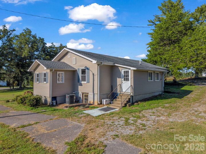 Property Photo:  923 Green Creek Drive  NC 28722 