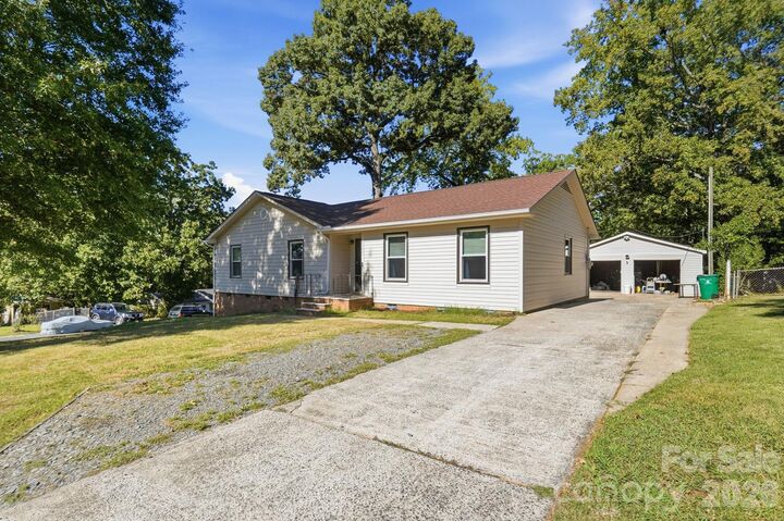 Property Photo:  6301 Dwightware Boulevard  NC 28227 