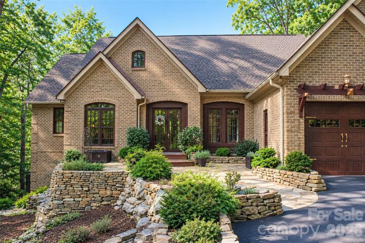 Property Photo: 40 Ulvda Court NC 28712