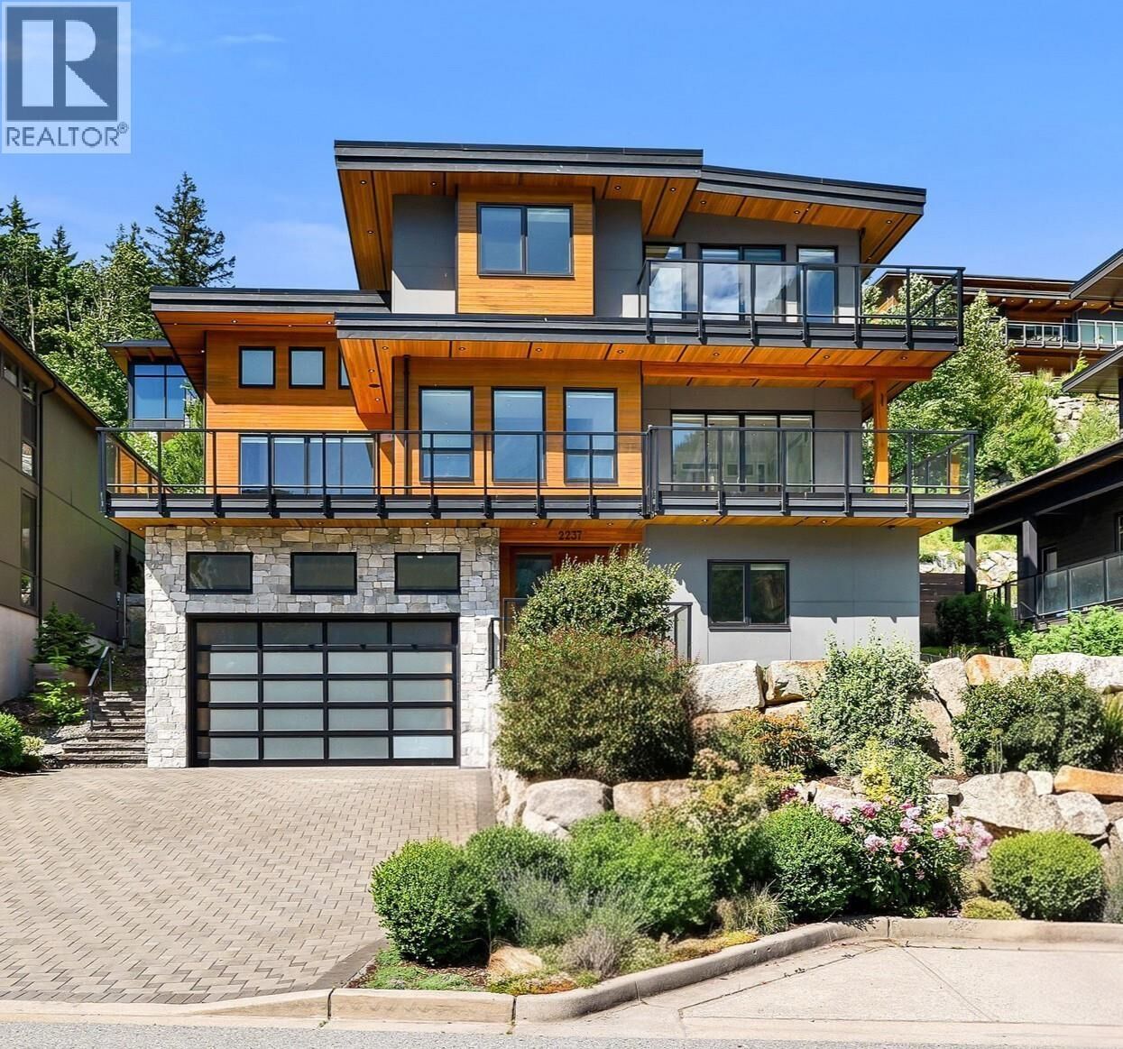 Property Photo: 2237 Windsail Place BC V8B 0T6
