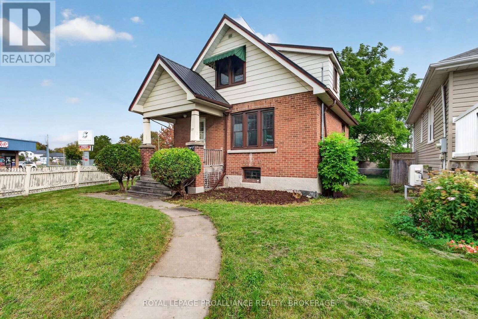 Property Photo: 27 Drayton Avenue ON K7K 4X5