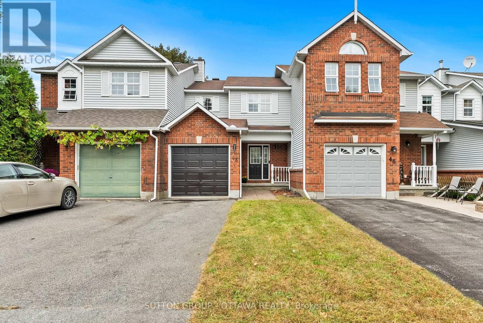 Property Photo: 48 Kalbrook Street ON K2T 1A6