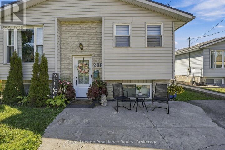 Property Photo:  208 Byron Street  ON K8V 2Z1 