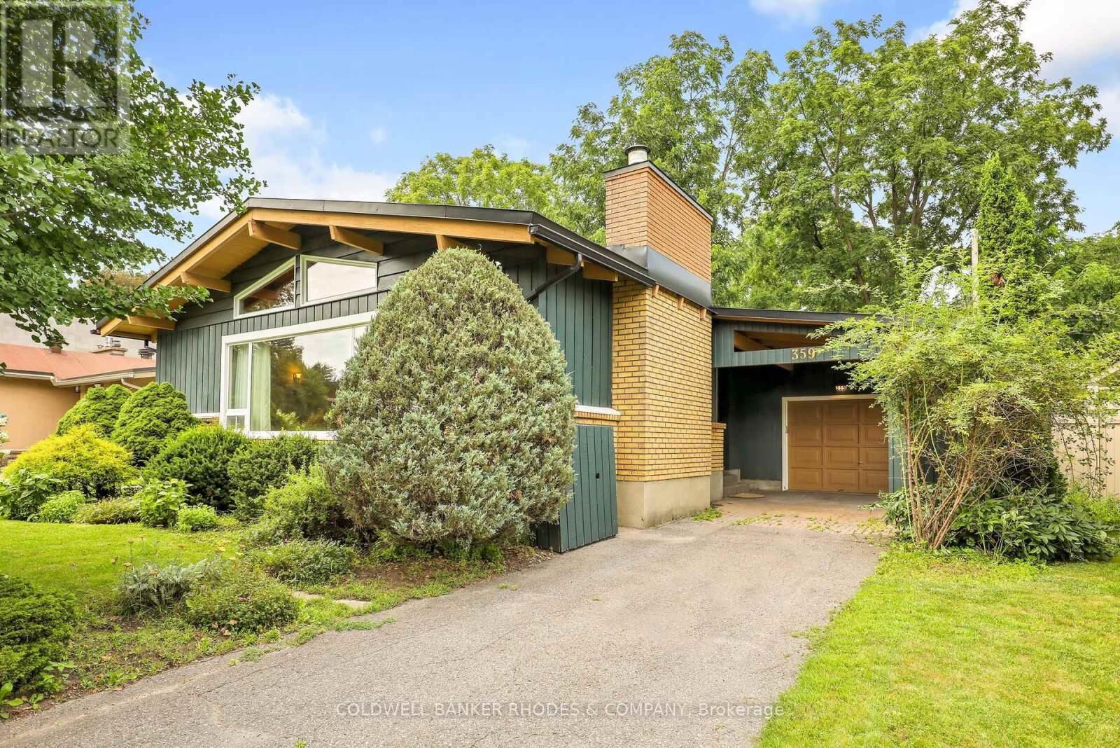 Property Photo:  359 Mountbatten Avenue  ON K1H 5W2 