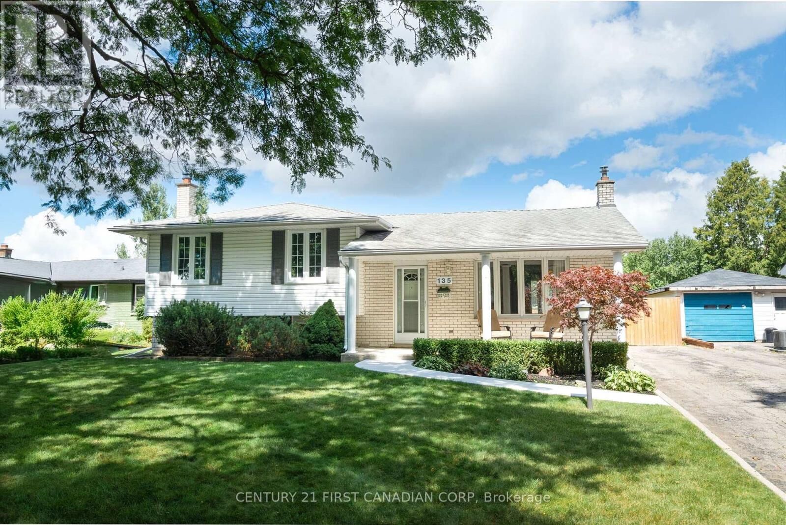 Property Photo:  135 Downing Crescent  ON N6C 3C7 